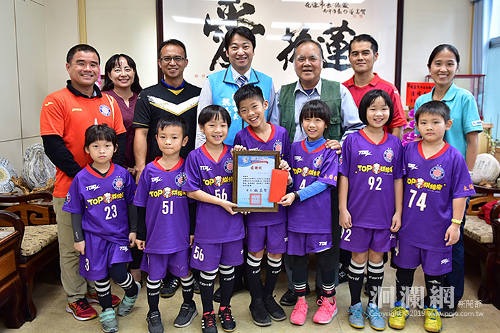 武士岸足球俱樂部加入花蓮市愛心年菜行列