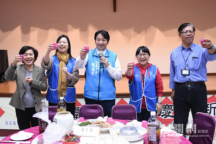 花蓮市公所愛心年菜送抵黎明教養院