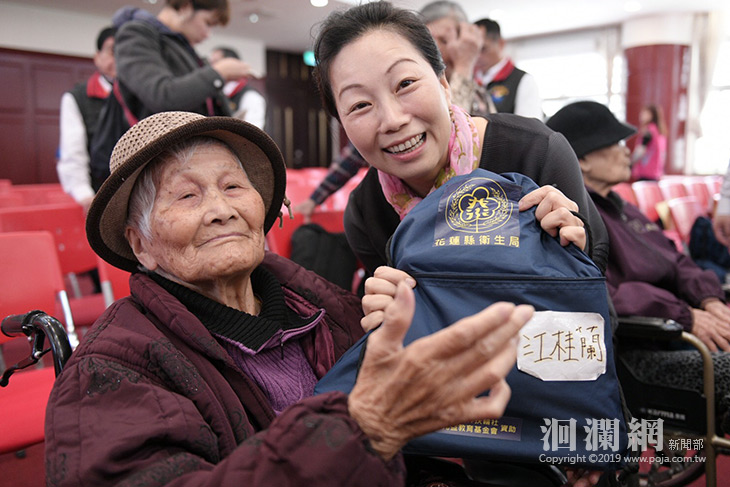 花縣首創「運動舒包」阿公阿嬤e起上學趣啟動記
