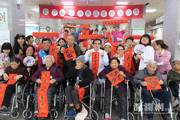 衛生福利部花蓮醫院書法揮毫贈春聯