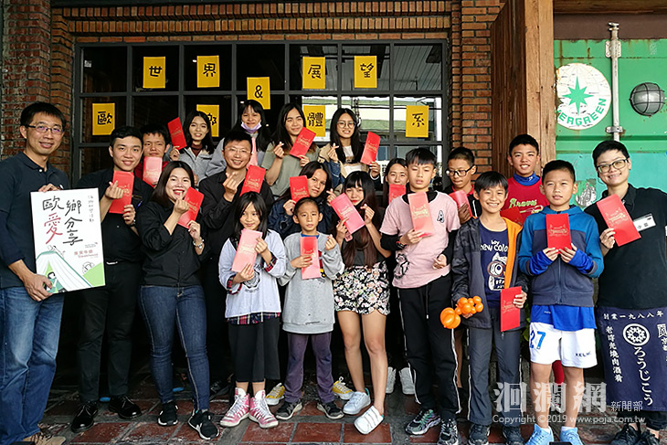 世界展望會與受助家庭提前圍爐過個暖暖的年