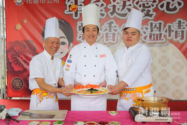 花蓮市愛心年菜列車啟動，魏嘉賢親送年菜