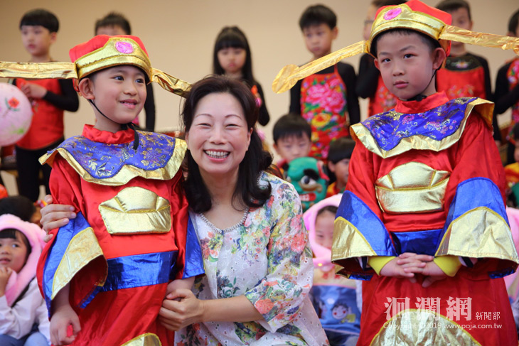幼兒園小朋友至縣府慶元宵，花蓮縣政府洋溢節慶氣