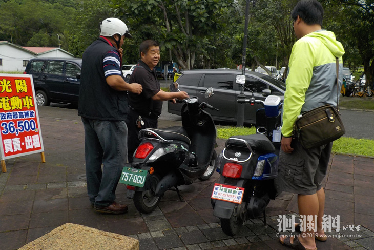 活動設置試騎乘專區，讓民眾體驗電動二輪車.JPG