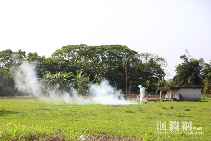 清明佳節前夕，魏市長視察佐倉公墓消毒除草狀況