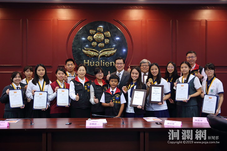 徐榛蔚縣長今表揚「保德信青少年志工菁英獎」