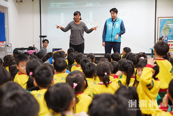 市幼小朋友戶外教學到市圖 魏嘉賢：提前體驗世界