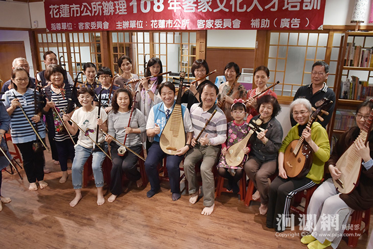 客藝琴聲研習班開課，魏市長關心學員上課
