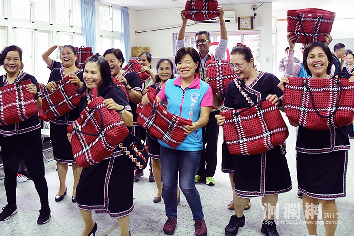 推廣部落手作，吉安阿美編織包時尚show
