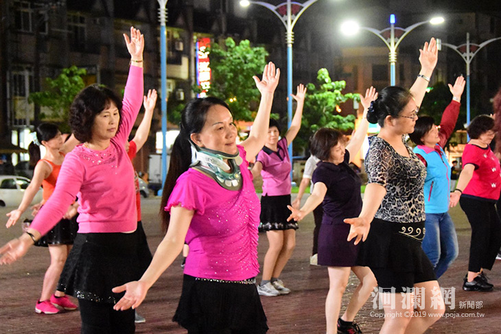 吉安社區姊妹齊跳千人桐花舞  5/11好客藝術村熱