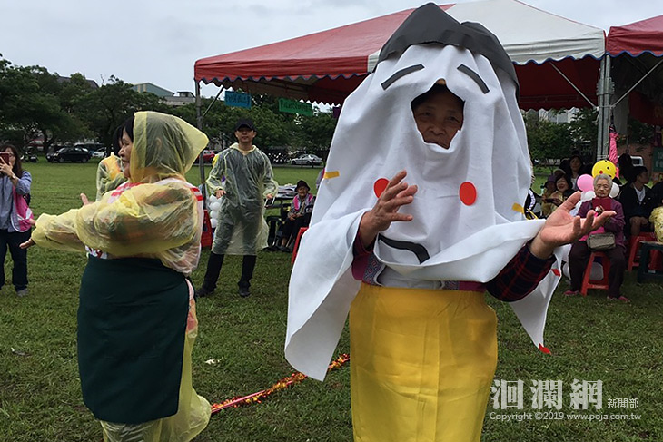 『菸酒檳』毋湯喔!   祖孫走秀展創意