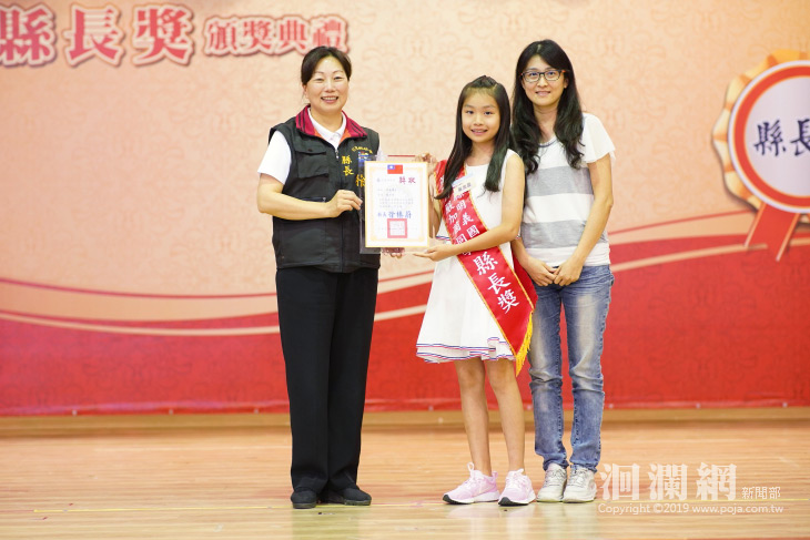 107學年度國小畢業生縣長獎頒獎典禮，徐榛蔚勉學