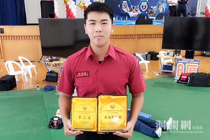 乘客於火車月台突然昏迷，花蓮高雄消防員聯手搶救