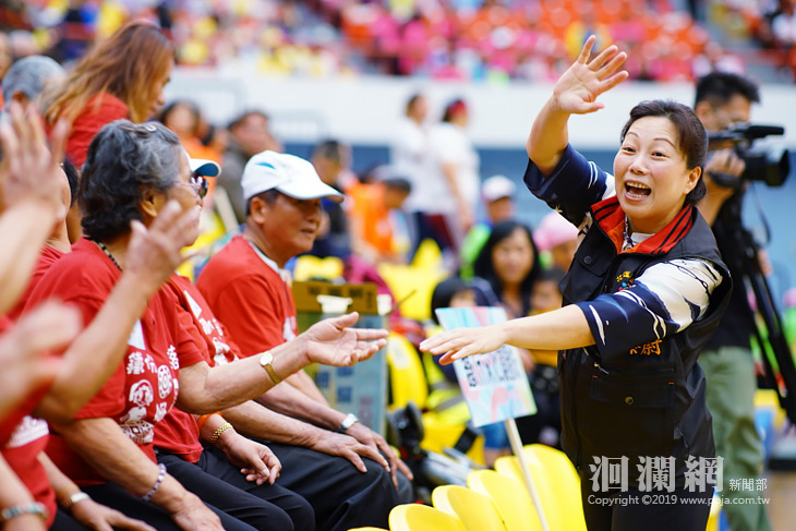 活力健康操競賽初賽，徐榛蔚縣長到場為中南區長輩