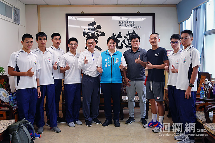 市公所獎勵運動績優選手，魏嘉賢頒發獎金