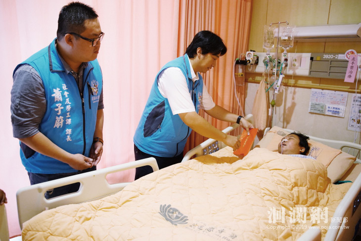 車禍重傷遭截肢，魏市長探視發送社安網急難救助金