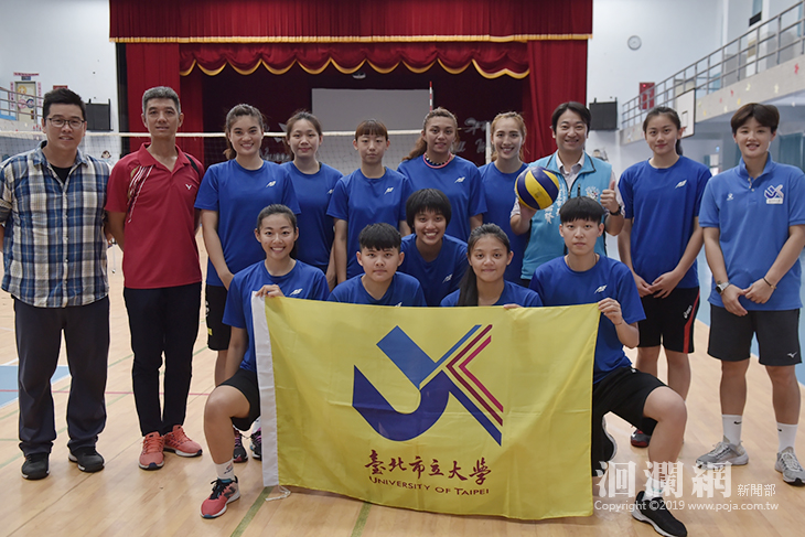 AttackLine女排訪花，魏嘉賢感謝她們指導小球員