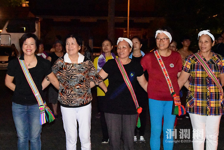 批上情人袋，吉安族人舞出聯合豐年節的喜悅