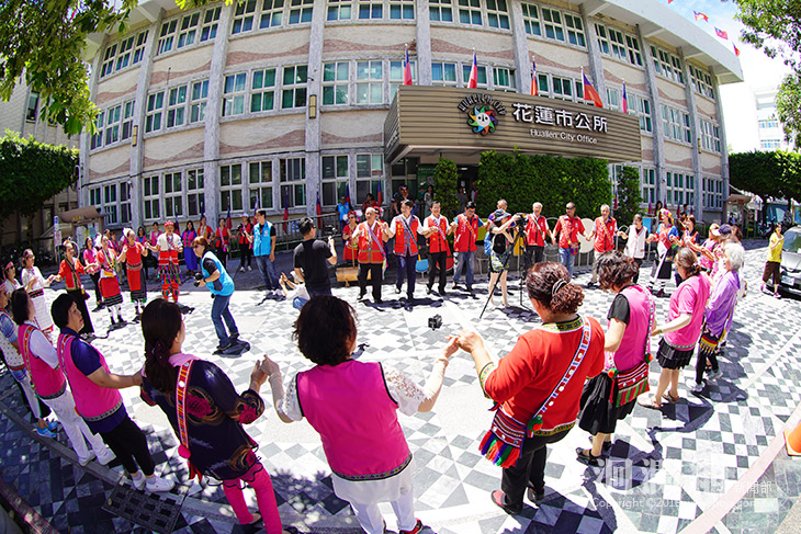 眾人吟唱歡慶原住民族日，魏市長直播分享族人喜悅