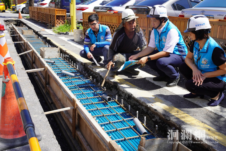 國盛六街排水設施溝體因震災受損，市長前往關心修