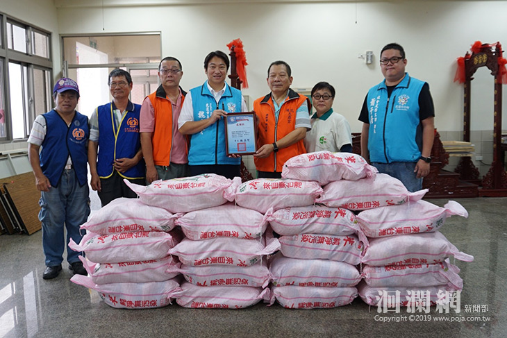 天鼎宮普渡捐白米，花蓮市公益整合平台轉贈社福鐖