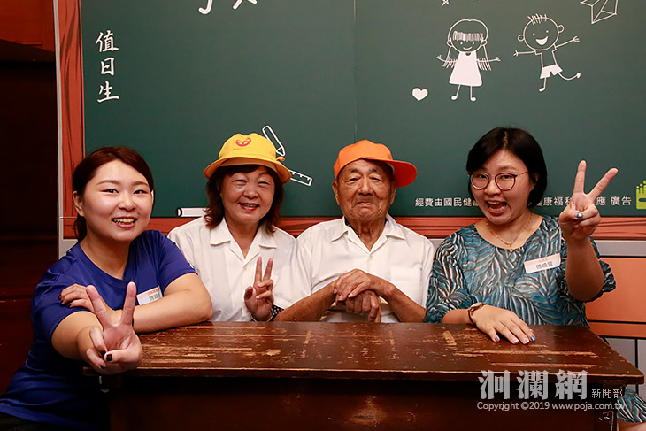 銀髮長者醫院「迺夜市」 小學制服懷舊憶當年