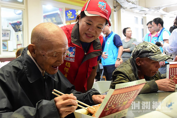 米塔中颱逼近吉安游淑貞鄉長關懷撤離居民