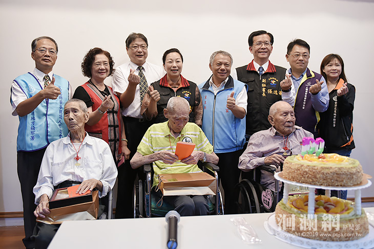 適逢重陽佳節，縣長本縣百歲人瑞獻上滿懷祝福