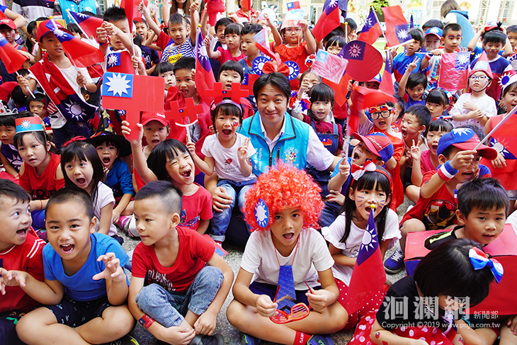 雙十國慶，市幼國旗上身舉辦創意服飾走秀