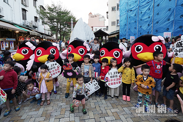 小萌鴨市區快閃大量發生 三颯舞東大門夜市團練