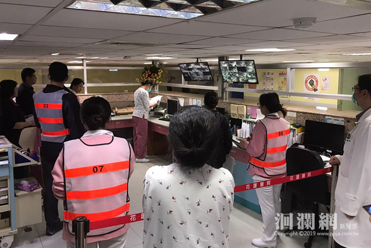 花醫消防演練保病安，模擬病房深夜傳火警