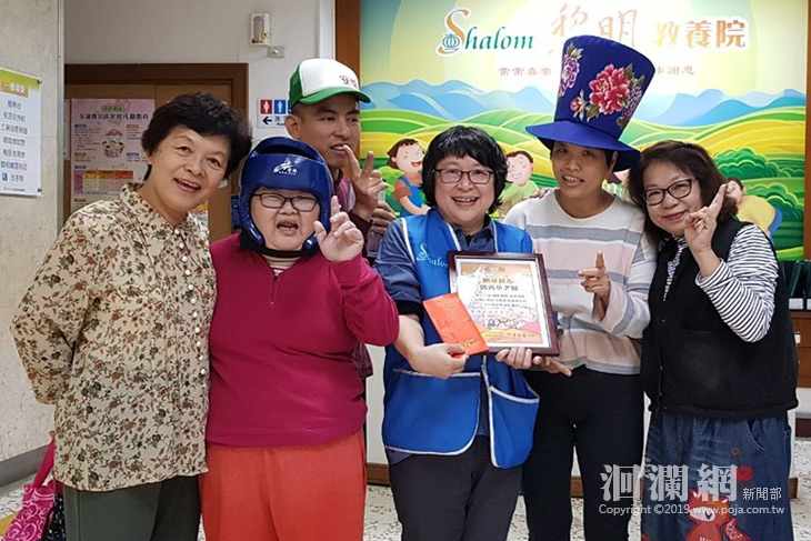 愛的雙手，拼布藝術家阿華老師捐贈義賣所得至黎明