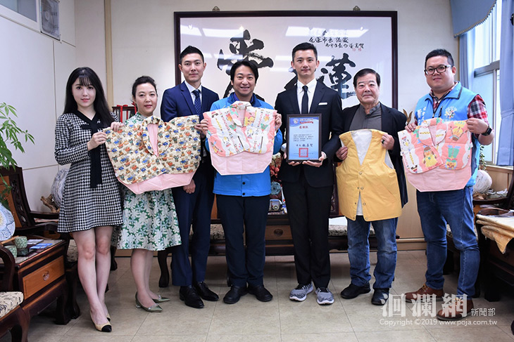 合隆毛廠捐羽絨衣，寒冬送暖花蓮市兒少獨老