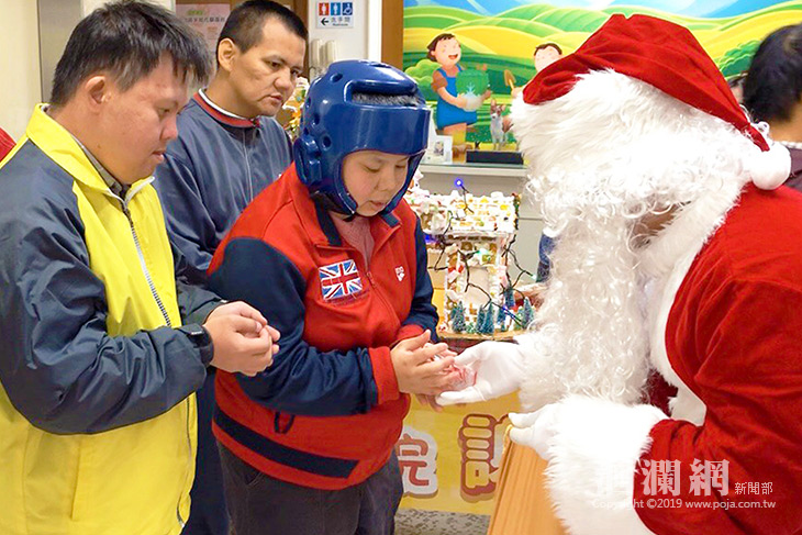 理想大地捐贈愛的薑餅屋，伴黎明院生度暖心聖誕
