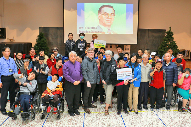 創辦人羅樂道牧師遺愛，兒子親送捐款至黎明教養院