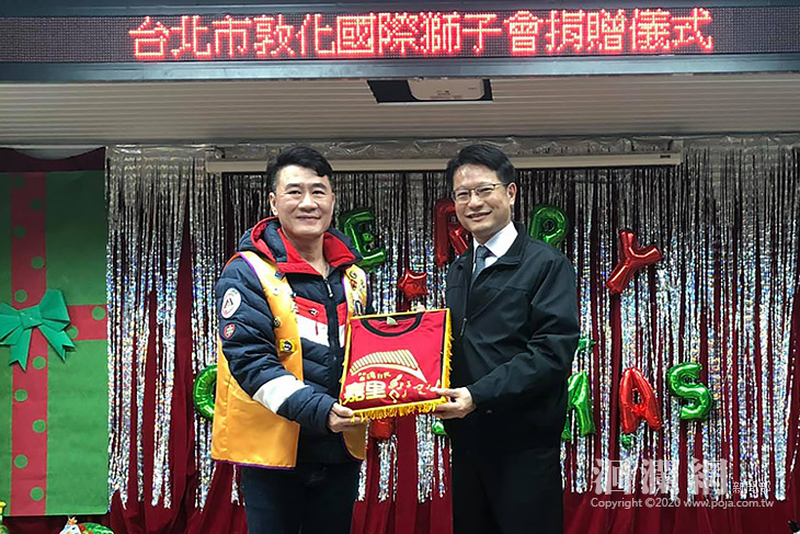 敦化國際獅子會雪中送炭，捐贈嘉里國小冬季服裝