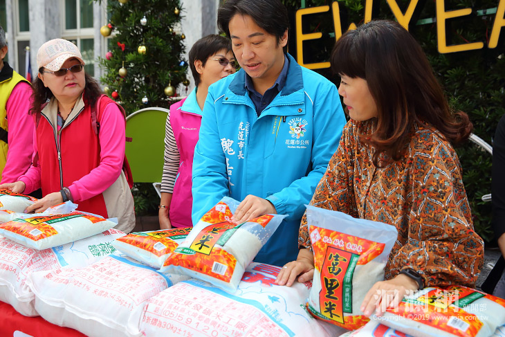 小小愛心會送480公斤白米給花蓮紅會及花蓮市公