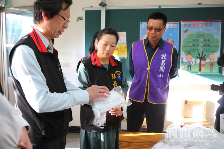 開學首日，徐榛蔚縣長一早視察校園防疫工作