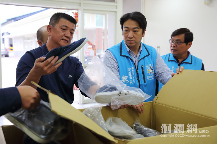花蓮同鄉公益總會贈164雙休閒鞋，感謝花市清潔隊