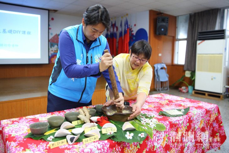 客家志工培訓學導覽、擂茶 帶領遊客了解客家文
