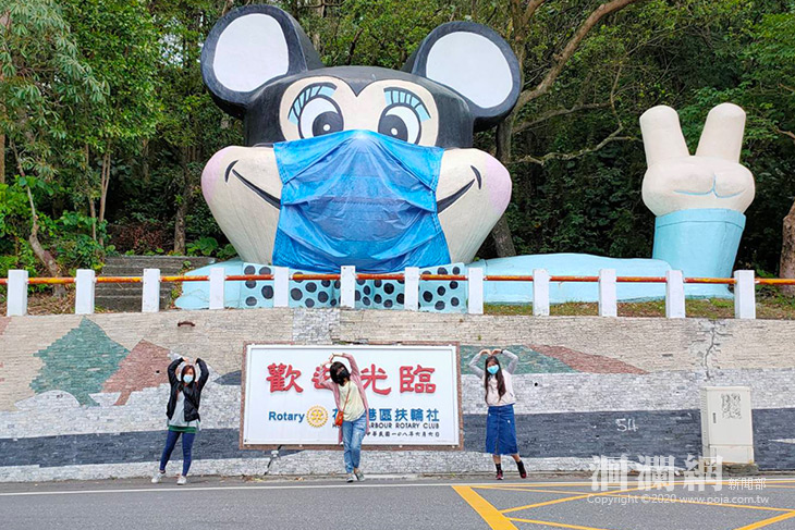 花蓮地標米老鼠戴上口罩，防疫期間提醒民眾做好自