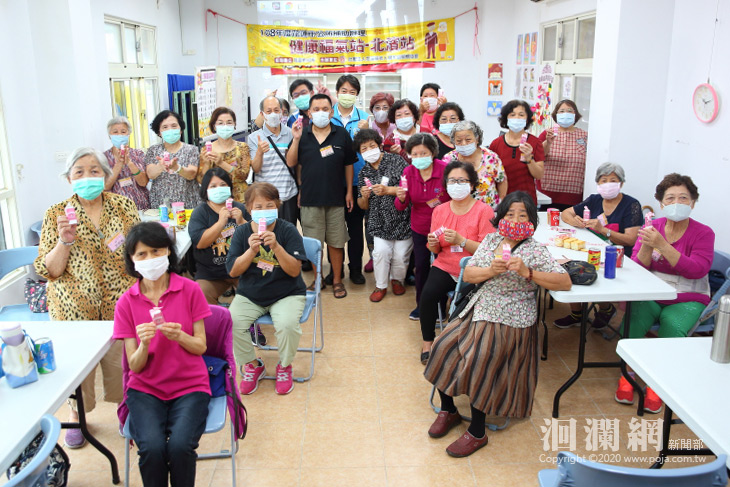 魏嘉賢送福氣站精油隨身皂，實用兼具防疫宣導