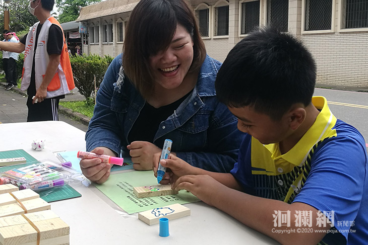 世展兒受助後助人，愛的接力陪伴總統教育獎受助兒