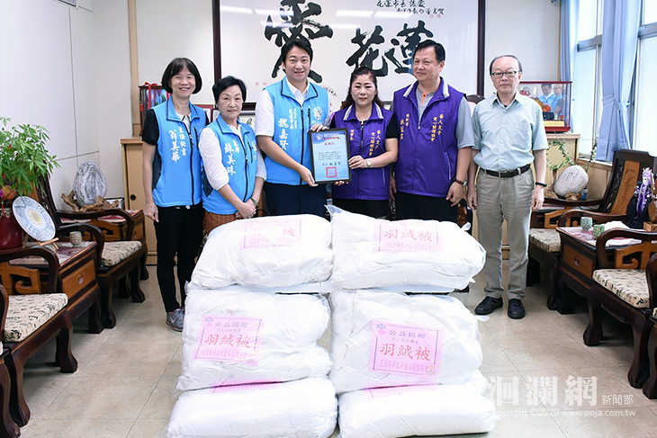 華人太子愛心關懷協會捐羽絨被，花蓮市公所妥善分