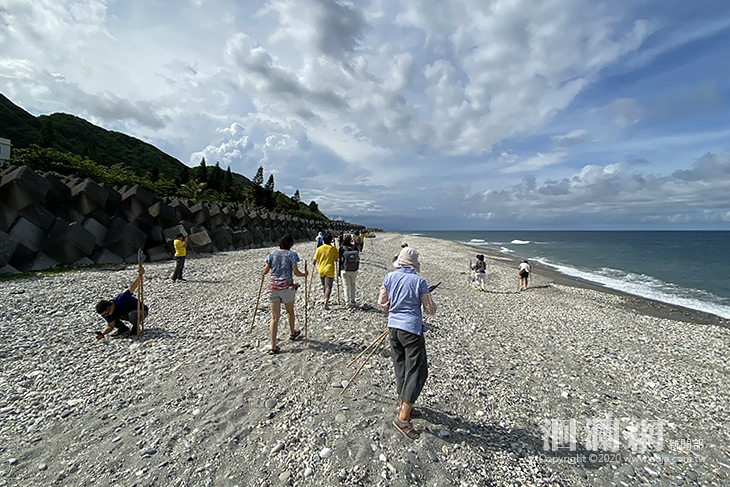 海邊野餐趣前進鹽寮海岸 體驗海灘上健走、尋找