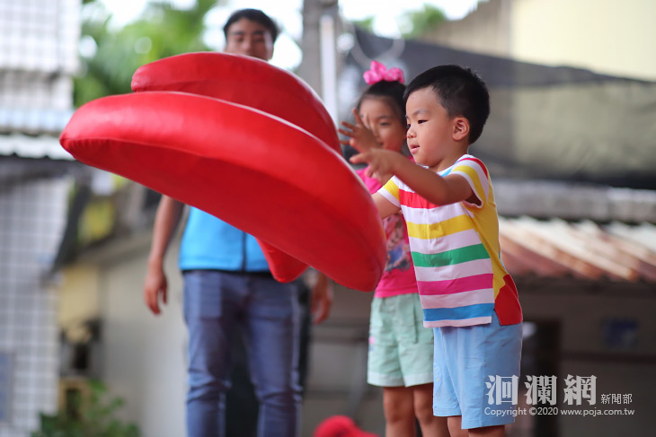 先民文化節熱鬧登場，民眾爭相擲筊拚福袋-洄瀾網