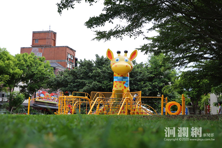 長頸鹿公園遊具即日起開始對外開放囉~洄瀾網新
