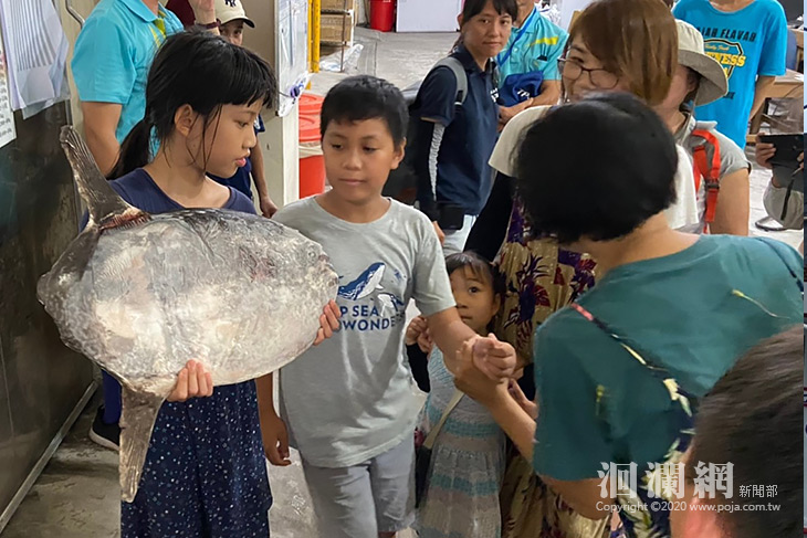 海邊野餐趣前進花蓮漁港，品嘗討海人最愛的魚料理