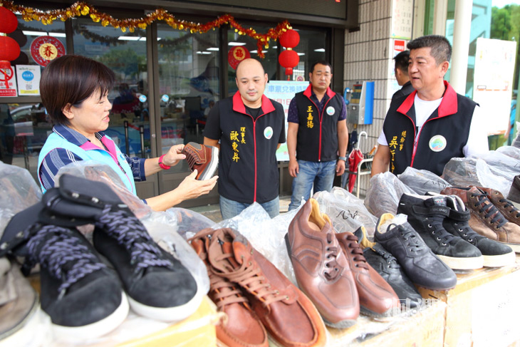 花蓮同鄉會贈工作鞋，感謝吉安清潔隊辛勞