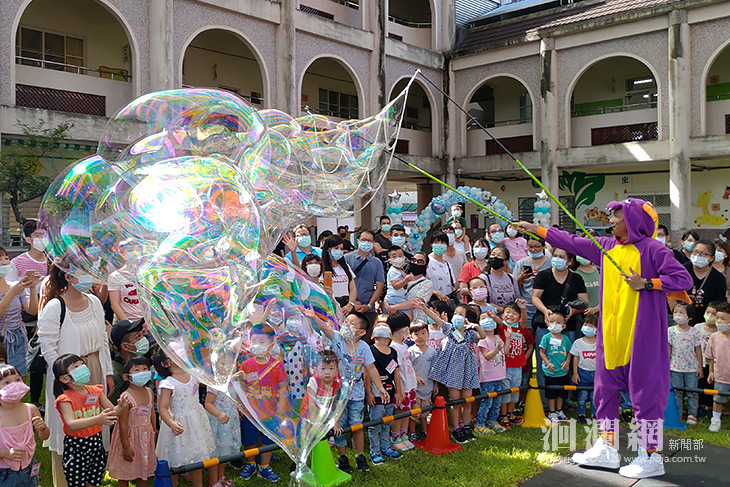花蓮市幼開學迎新，泡泡PARTY玩瘋全場！-洄瀾網新聞